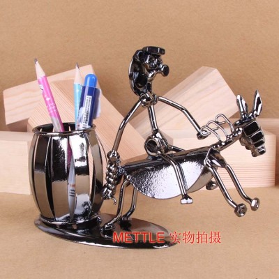 Mettle New Arrival Old Style Music Man Pen Holder For Table Decoration