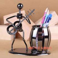 Personality iron pen holder classic music man home decoration