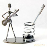 Mettle New Arrival Wholesales Metal Figurine And Iron Music Man For Pen Holder